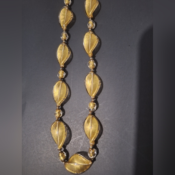 VINTAGE ITALY FOLIO- Clear glass leaf knotted bead necklace - Excellent - $90 - Picture 6 of 7